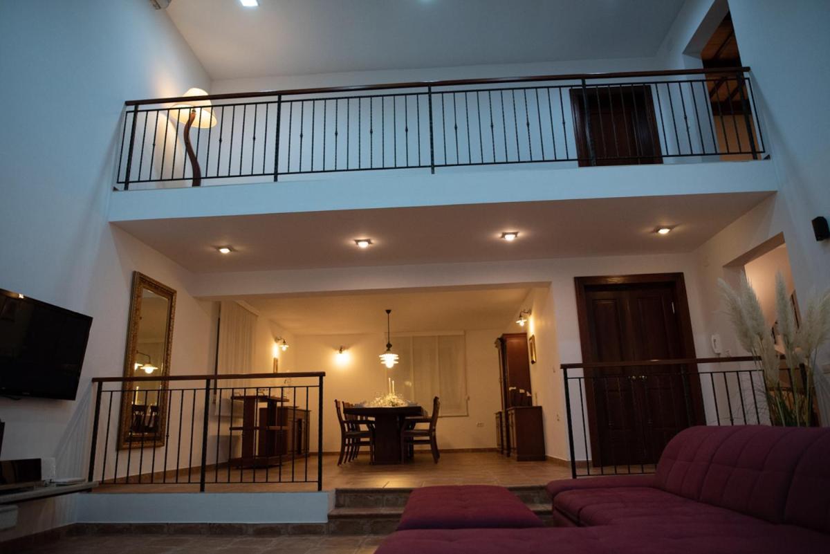 Castle House Rooms, Swimming Pool & Sauna & Tennis Court & Wine Cellar 塞扎纳 外观 照片