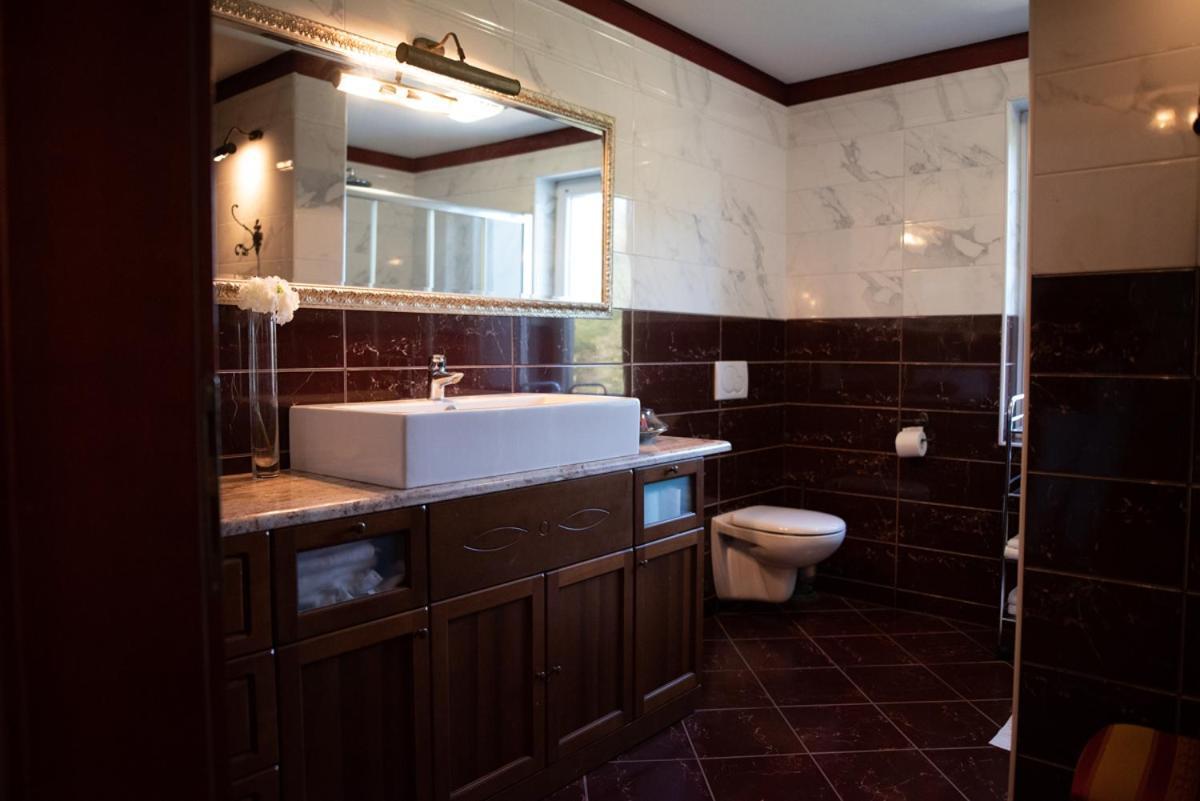 Castle House Rooms, Swimming Pool & Sauna & Tennis Court & Wine Cellar 塞扎纳 外观 照片