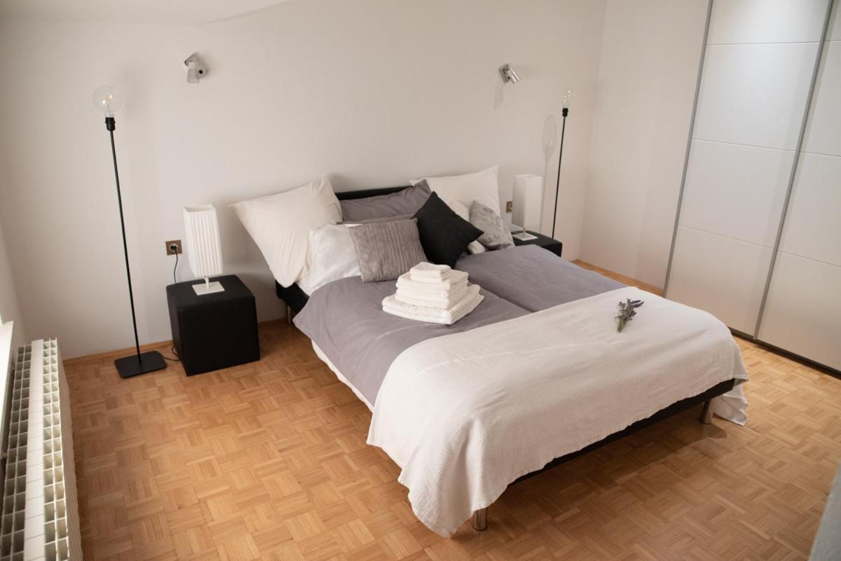 Castle House Rooms, Swimming Pool & Sauna & Tennis Court & Wine Cellar 塞扎纳 外观 照片