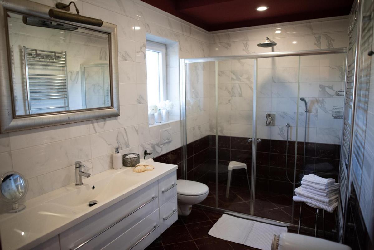 Castle House Rooms, Swimming Pool & Sauna & Tennis Court & Wine Cellar 塞扎纳 外观 照片
